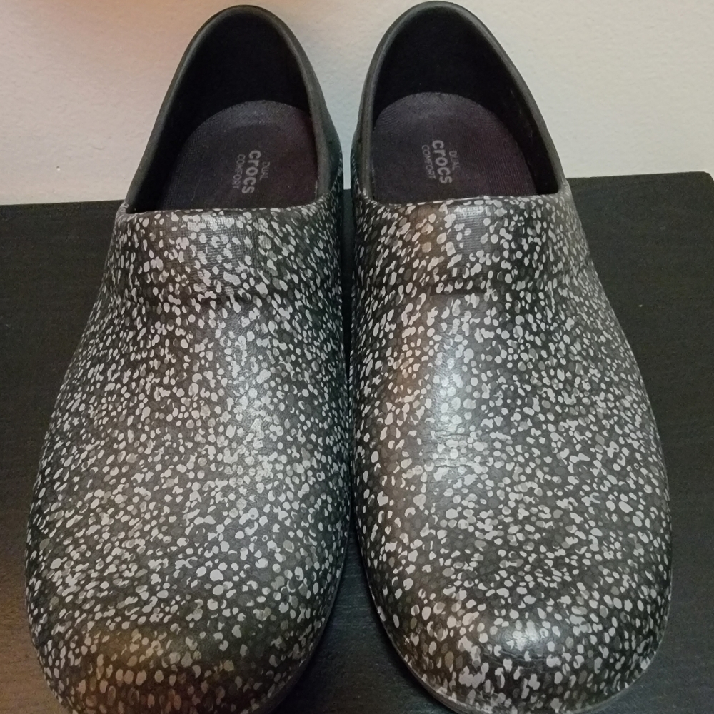 Crocs scrub clogs